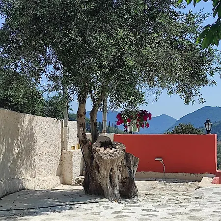 Stella Rossa - Spacious 3br Family House Near Agios Gordios *