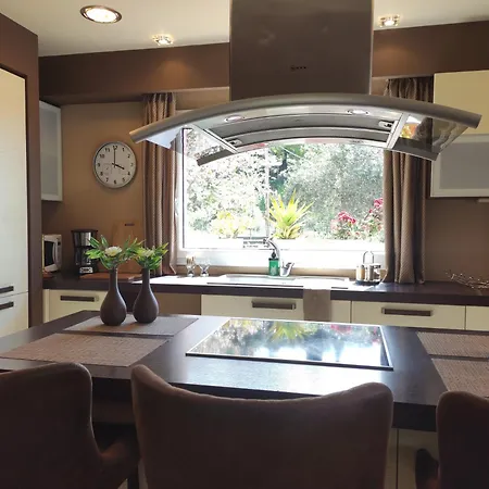 בית נופש Stella Rossa Áno Garoúna